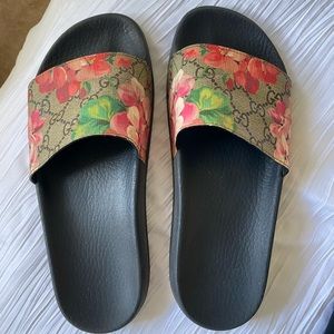 Gucci bloom slides